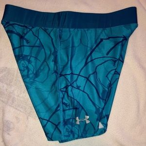 Women’s (m) UA heat gear compression shorts blue